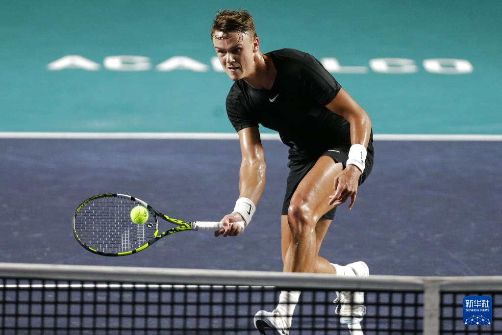 力压双雄获 力压双雄获