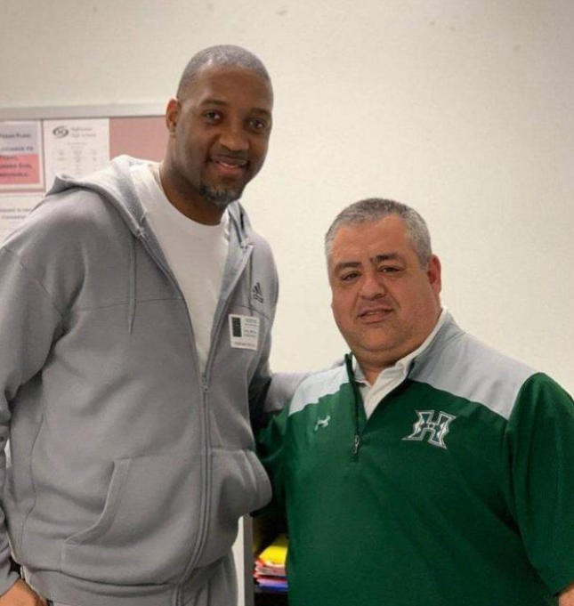 形成鲜明对 形成鲜明对